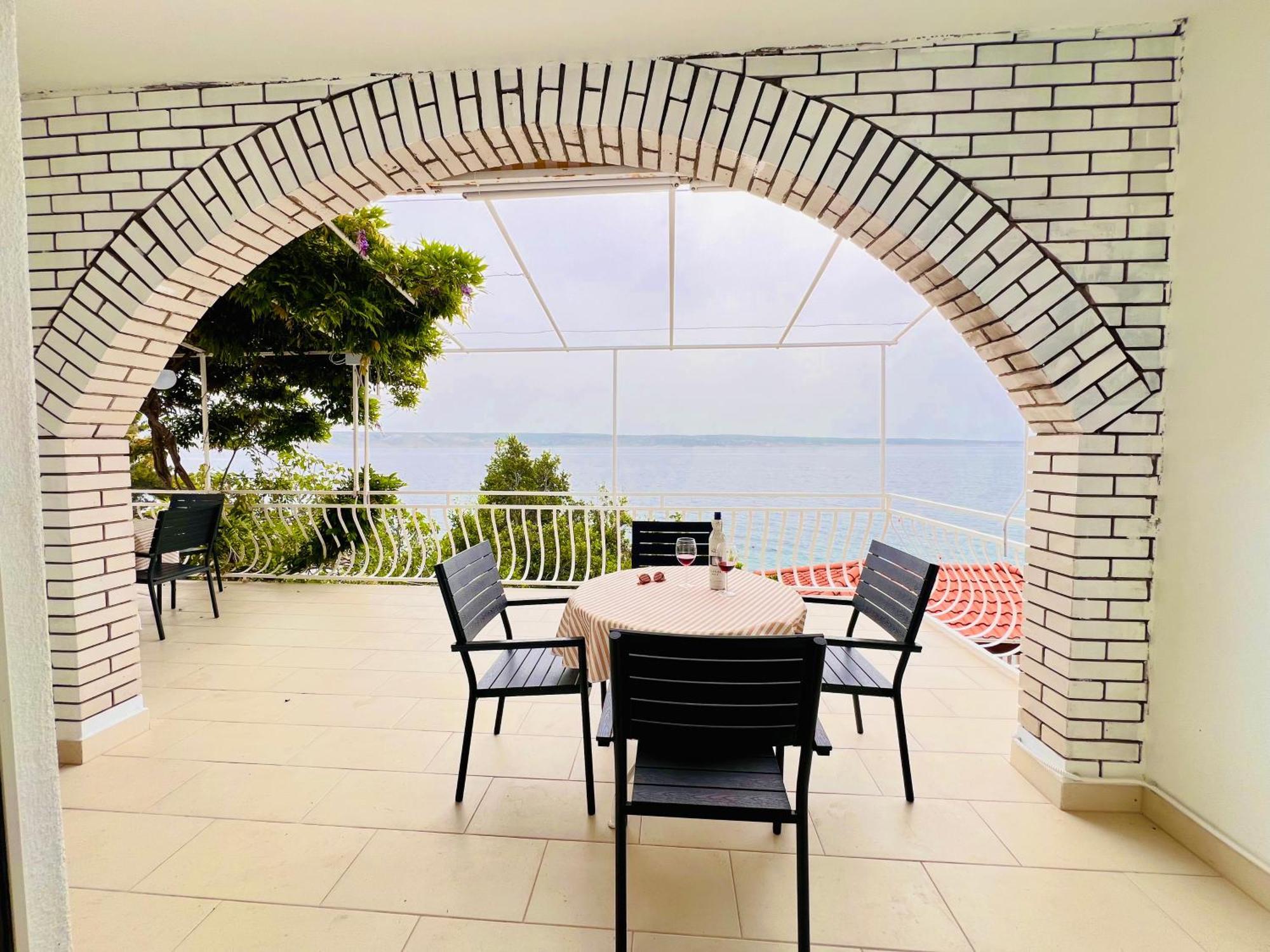 Sea Breeze Apartment *
