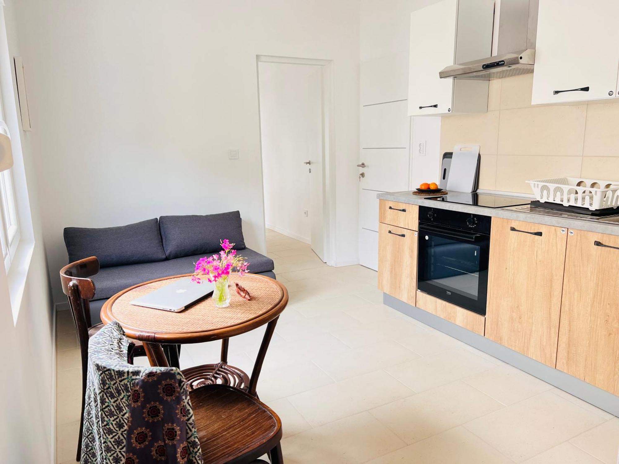 Sea Breeze Apartment *