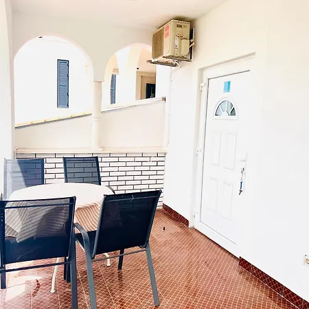 Sea Breeze Apartments Starigrad Paklenica Exterior photo